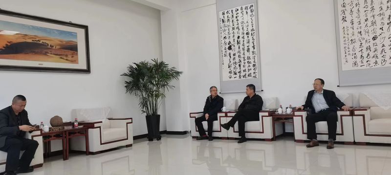公司與哈密市政府領導洽談公司新疆發(fā)展思路，加大助力新疆能源發(fā)展！